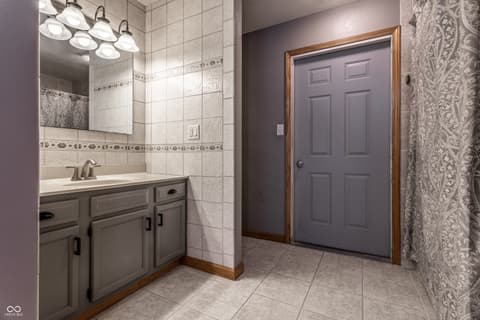 Bathroom at 195 N 300 W, Lebanon, IN
