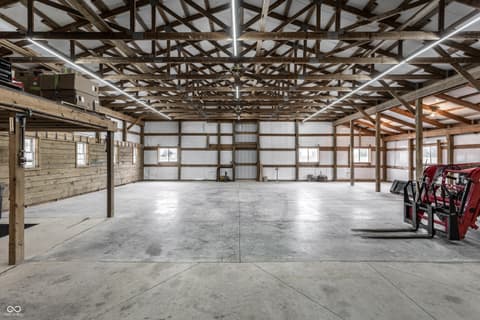 Barn — 195 N 300 W, Lebanon, IN