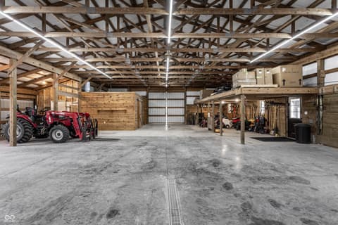 Barn — 195 N 300 W, Lebanon, IN