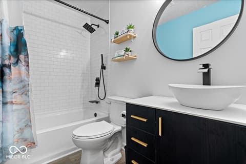 Primary bathroom at 12667 Courage Crossing, Fishers, IN