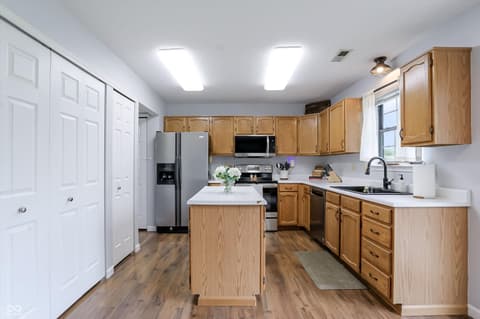 Photo of 613 N White Ash Court, Mooresville, IN