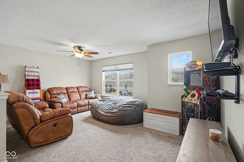 Living room at 3224 Sand Walk Drive, Kokomo, IN