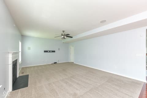 Living room at 11946 Eaglerun Way, Zionsville, IN
