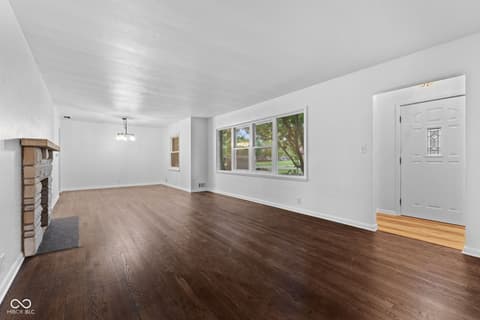 Living room at 1532 Weslow Court, Anderson, IN