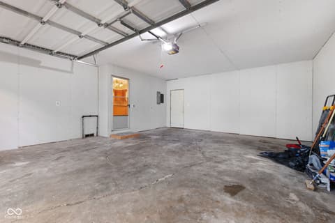 Garage at 1532 Weslow Court, Anderson, IN