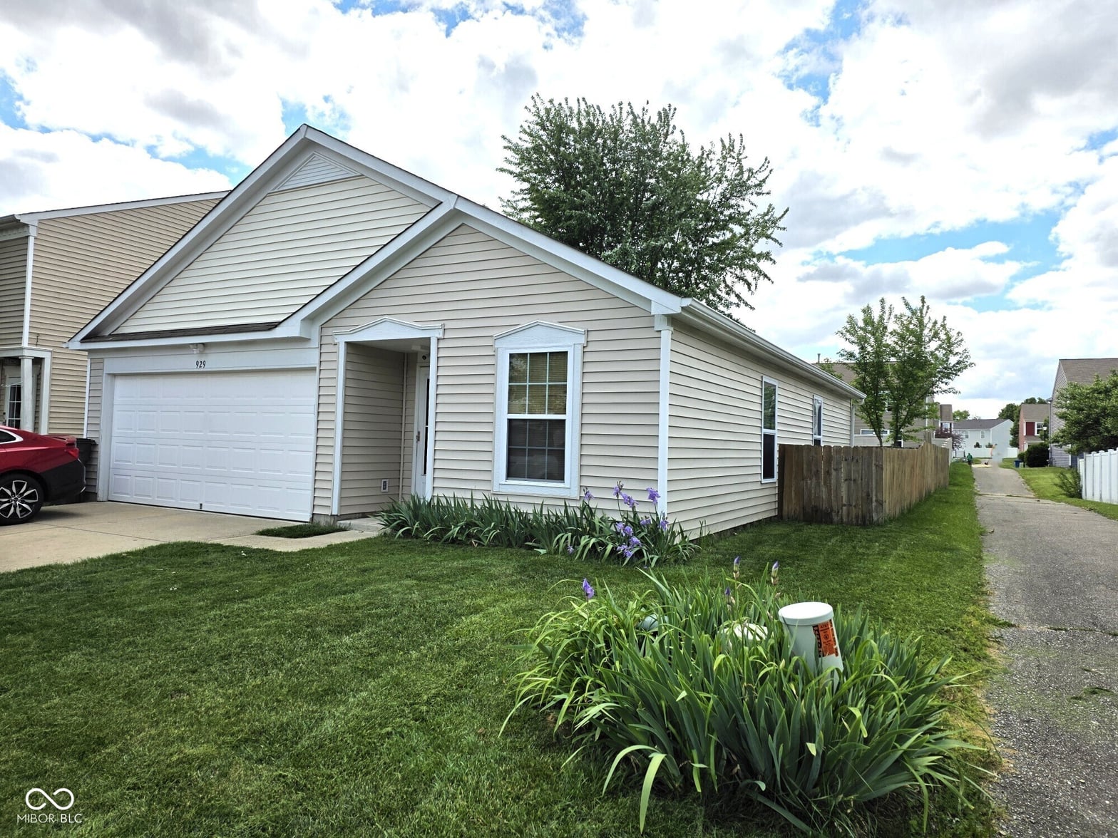 Photo of 929 Belvedere Drive, Shelbyville, IN