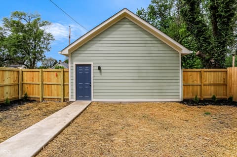 Photo of 2820 Macpherson Avenue, Indianapolis, IN