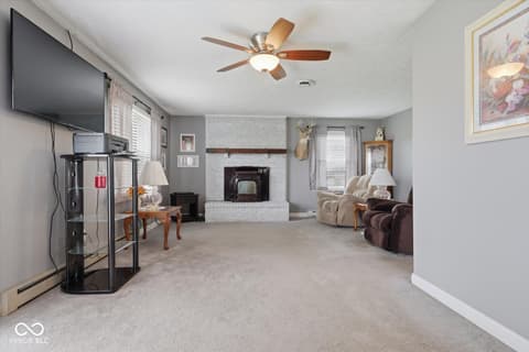 Living room at 1598 S Thompson Road, Shelbyville, IN