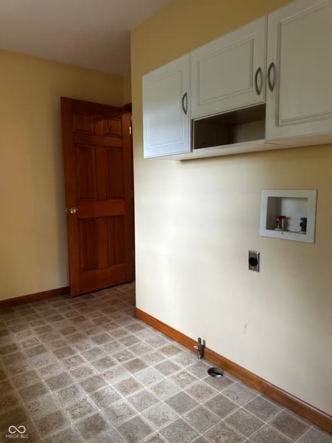 Laundry room at 3522 N Old Us Highway 421, Greensburg, IN