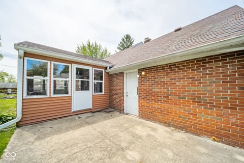 Outdoor living area at 224 Edgewood Drive, Anderson, IN