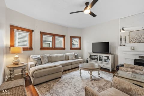 Living room at 690 E Jefferson Street, Franklin, IN