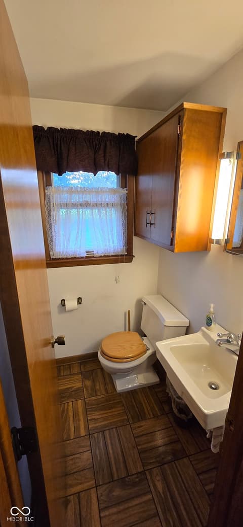 Bathroom at 5939 N Heritage Lane, Alexandria, IN