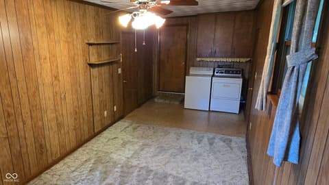 Laundry room at 5939 N Heritage Lane, Alexandria, IN