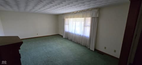 Living room at 5939 N Heritage Lane, Alexandria, IN