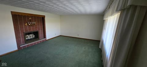 Living room at 5939 N Heritage Lane, Alexandria, IN