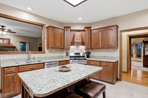 Photo of 4302 W Woodbridge Lane, New Palestine, IN