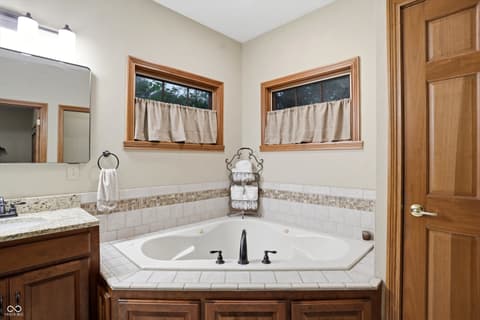 Photo of 4302 W Woodbridge Lane, New Palestine, IN