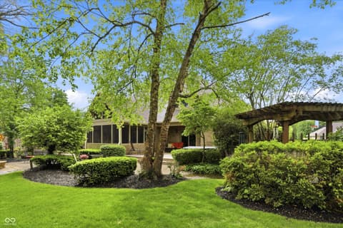 Photo of 4302 W Woodbridge Lane, New Palestine, IN