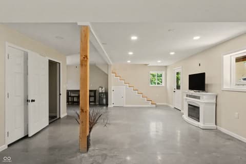 Living room at 115 Elm Drive, Covington, IN