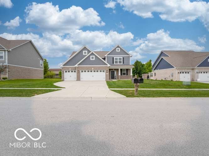 Photo of 977 Richelle Way, Greenwood, IN
