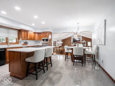 Photo of 6994 E County Line Road, Indianapolis, IN