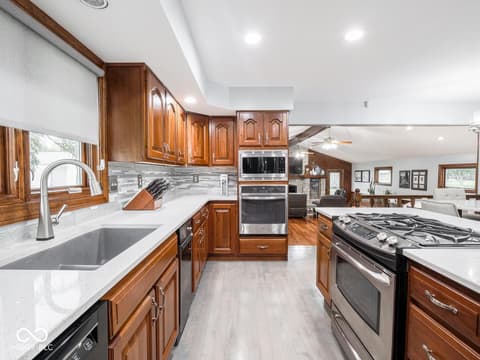 Photo of 6994 E County Line Road, Indianapolis, IN