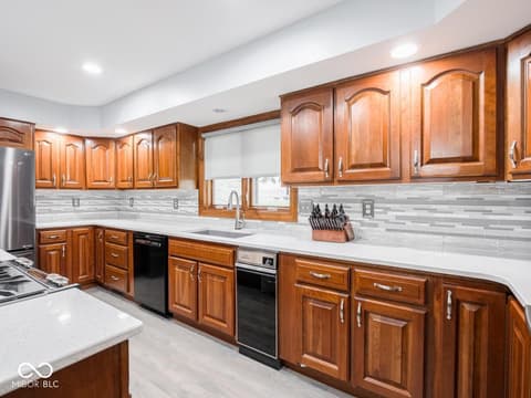 Photo of 6994 E County Line Road, Indianapolis, IN