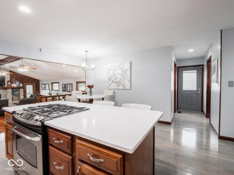 Photo of 6994 E County Line Road, Indianapolis, IN