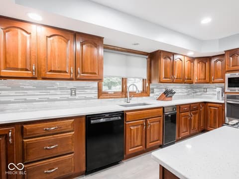 Photo of 6994 E County Line Road, Indianapolis, IN