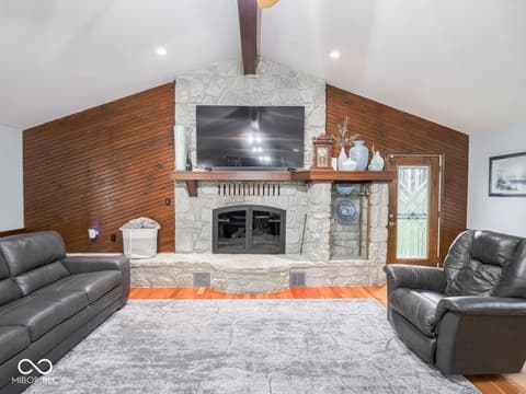 Photo of 6994 E County Line Road, Indianapolis, IN