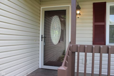 Foyer at 1018 N Forest View Drive S, Ellettsville, IN