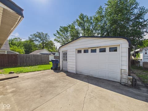 Garage at 2521 E 8th Street, Anderson, IN