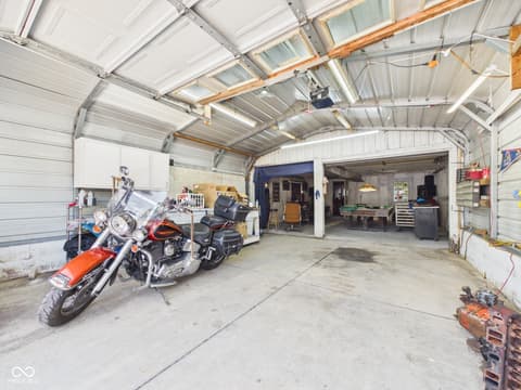 Garage at 2521 E 8th Street, Anderson, IN