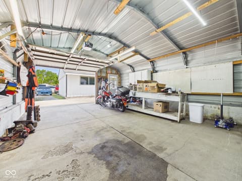 Garage at 2521 E 8th Street, Anderson, IN