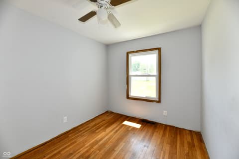 Photo of 129 E McKenzie Road, Greenfield, IN