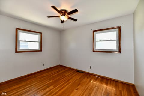 Photo of 129 E McKenzie Road, Greenfield, IN