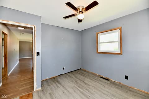 Photo of 129 E McKenzie Road, Greenfield, IN