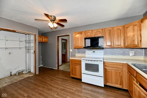 Photo of 129 E McKenzie Road, Greenfield, IN