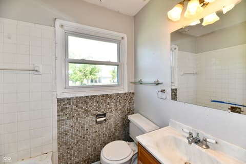Photo of 129 E McKenzie Road, Greenfield, IN