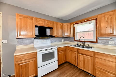 Photo of 129 E McKenzie Road, Greenfield, IN
