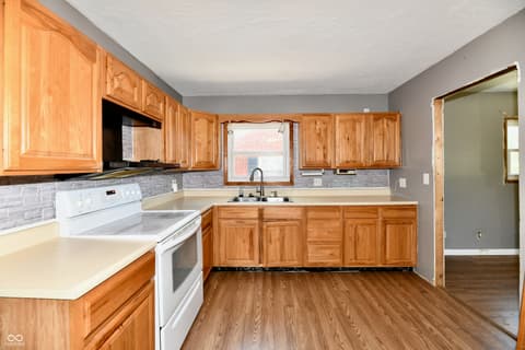 Photo of 129 E McKenzie Road, Greenfield, IN
