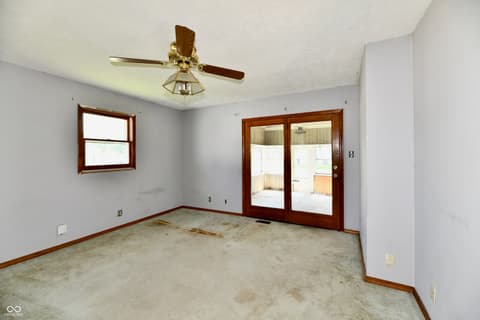 Photo of 129 E McKenzie Road, Greenfield, IN