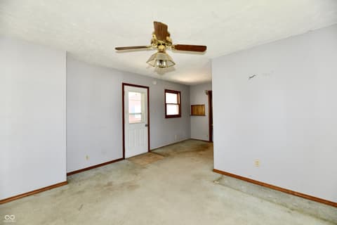 Photo of 129 E McKenzie Road, Greenfield, IN