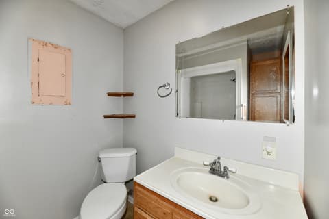 Photo of 129 E McKenzie Road, Greenfield, IN