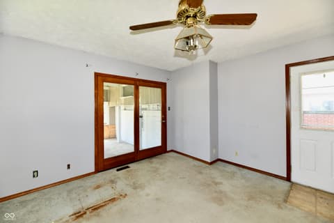 Photo of 129 E McKenzie Road, Greenfield, IN