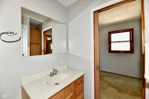 Photo of 129 E McKenzie Road, Greenfield, IN