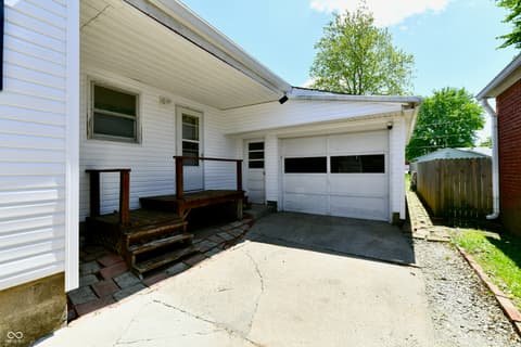 Photo of 129 E McKenzie Road, Greenfield, IN
