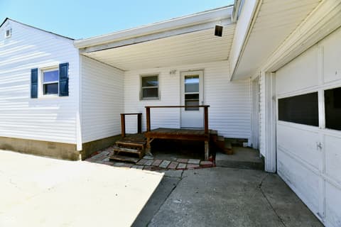 Photo of 129 E McKenzie Road, Greenfield, IN