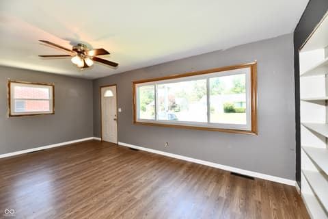 Photo of 129 E McKenzie Road, Greenfield, IN