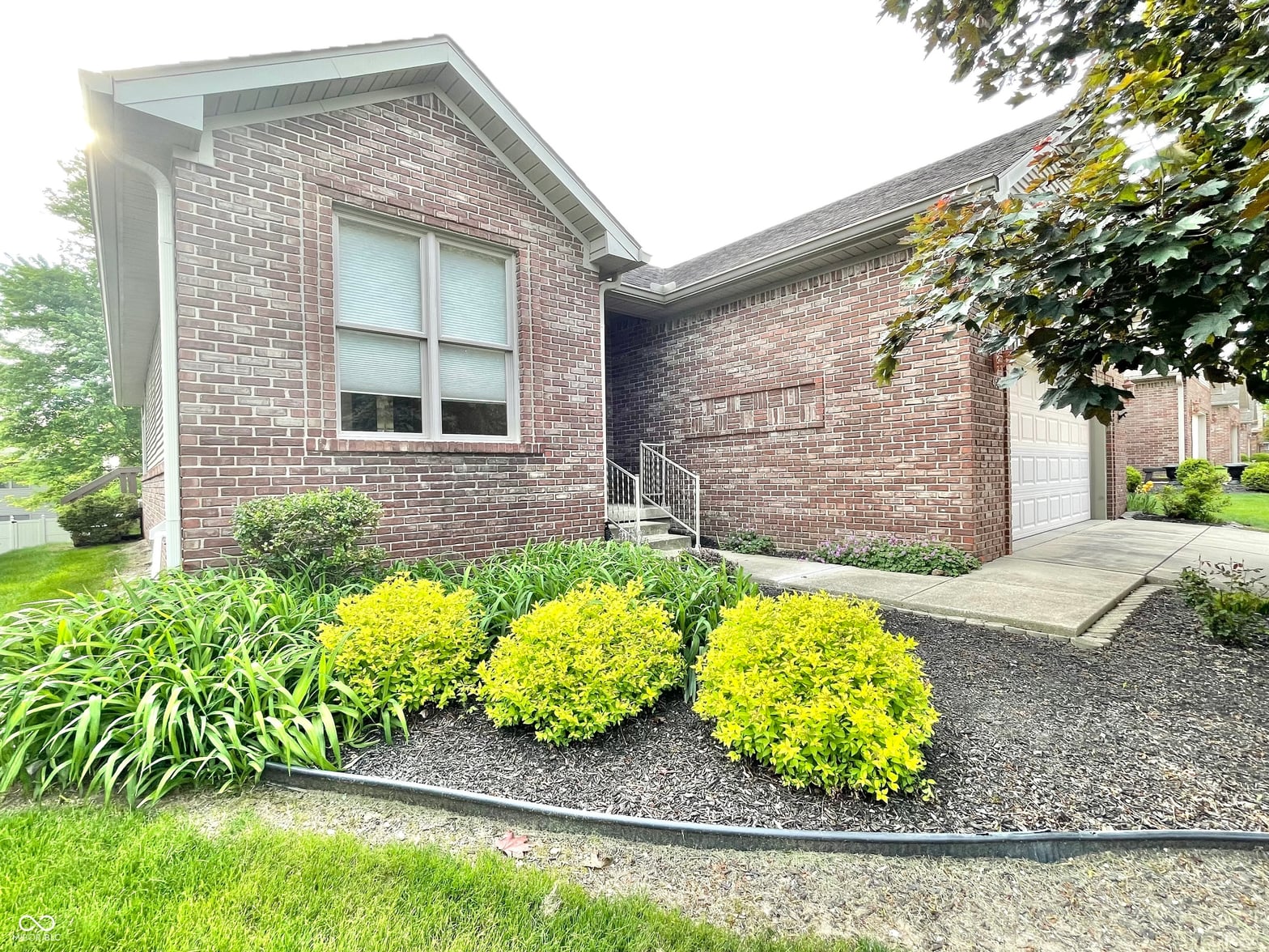 Front exterior at 464 Glenview Drive, Greencastle, IN